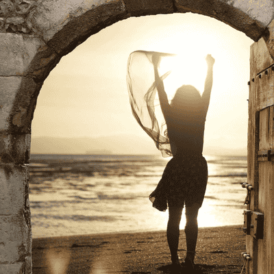 Moeder die zich ontspannen en zelfverzekerd voelt door coaching Emmen